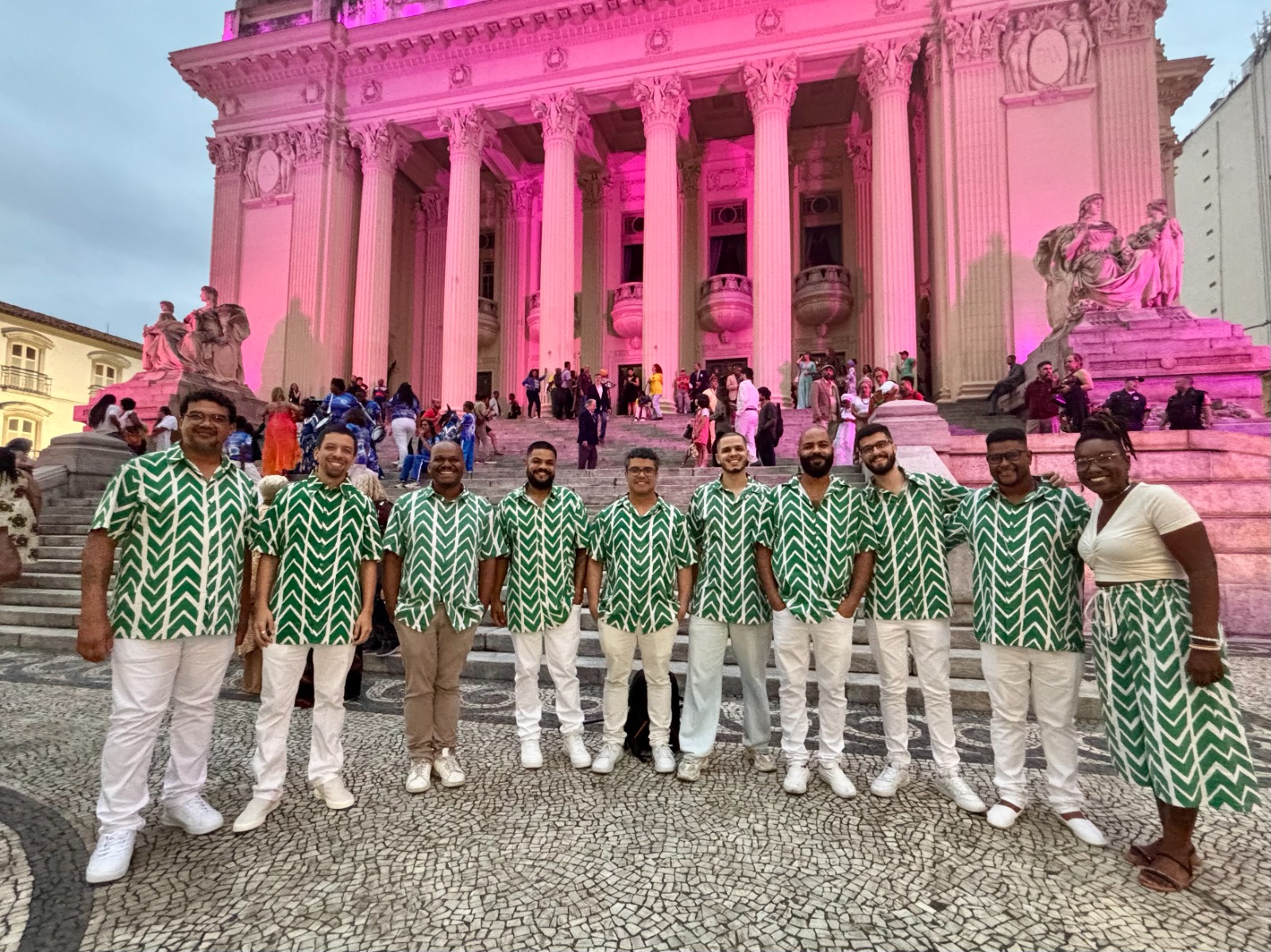 Prêmio Heloneida Studart será comemorado com samba de raiz Para comemorar a premiação, Juremeiros farão show nesta sexta-feira (01) em Volta Redonda